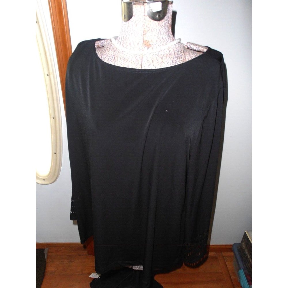 QVC Susan Graver Cut Out Long Sleeve Black 95% Polyester 5%  Spandex Top Sz 1X